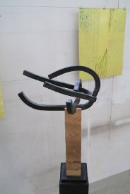 Stahl-Holzplastik Windkreuz 2