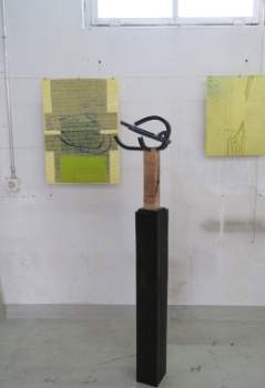 Stahl-Holzplastik Windkreuz 1
