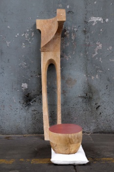Holzplastik dasKissenmeinerGrossmutter 1