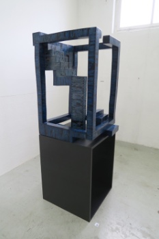 Holzplastik blauerTreppenraum 2015 2